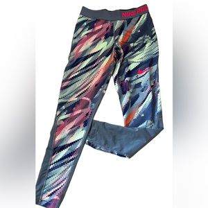 Little girl’s Nike Pro full length leggings medium M